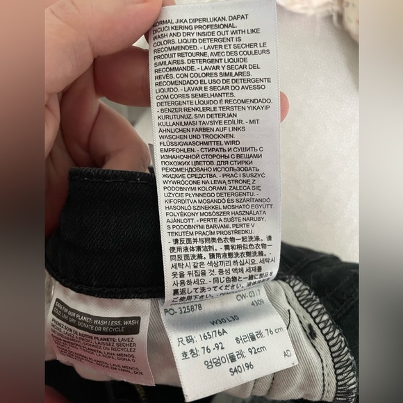 Loved, in Great Condition, Women’s Levi’s 512 Straight Cut Jeans in Black 30x30 - Picture 12 of 13